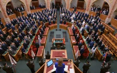 Parlamentul maghiar schimba constitutia pentru a demite presedintele. Votul este programat luni