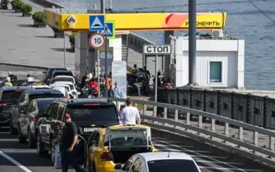 Ucraina opreste 42 la suta din rafinariile ruse. Benzina ajunge la 4 dolari litrul
