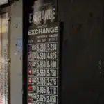Euro scade la 5,23 lei. Leul recupereaza teren dupa criza demiterii guvernului Bolojan
