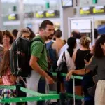 Pasagerii recupereaza 3,2 miliarde de euro de la companiile aeriene. UE aproba noile reguli