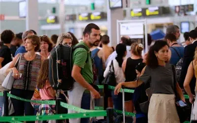 Pasagerii recupereaza 3,2 miliarde de euro de la companiile aeriene. UE aproba noile reguli