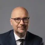 Economia scade cu 1,7 procente la inceput de an. PwC cere tranzitia spre investitii
