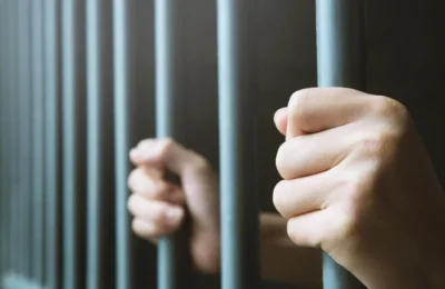 Fermier italian condamnat la 16 ani de inchisoare. A abandonat un angajat mutilat care a murit
