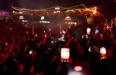 82.000 de turisti umplu statiunea Nibiru pentru festivalul Galaxia. Cine canta in ultima seara