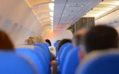 Prejudiciu de 800.000 de euro din furturi in avioane. Politia ancheteaza 16 angajati