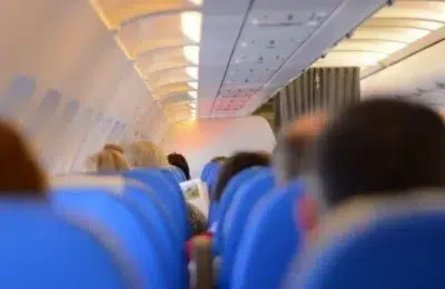 Prejudiciu de 800.000 de euro din furturi in avioane. Politia ancheteaza 16 angajati