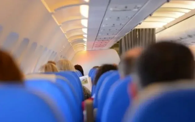 furturi avioane prejudiciu