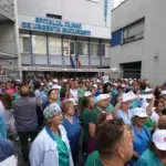 Spitalele trateaza doar urgente in a treia zi de greva. Premierul Bolojan refuza cererile