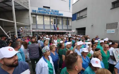 Spitalele trateaza doar urgente in a treia zi de greva. Premierul Bolojan refuza cererile