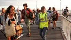 Zeci de mii de turisti evacuati cu barcile din Franta. Spania declara stare de urgenta nationala