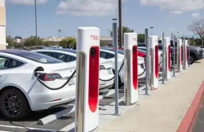 Inmatricularile de masini noi cresc cu 53% in iunie. Tesla Model Y conduce topul electricelor