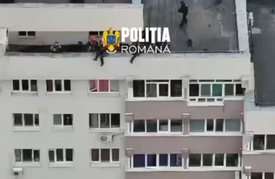 Interventie majora a politiei in Sectorul 6. Femeie salvata de mascati si alpinisti la etajul 7