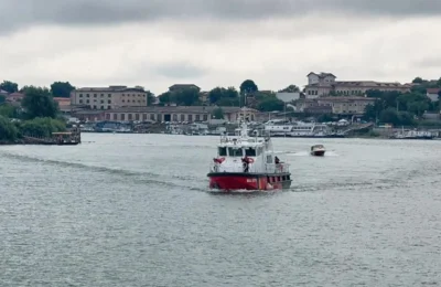 Nava cu propan lovita la 20 de mile de coasta Romaniei. Trei marinari au fost raniti