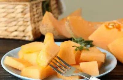 Pepenele galben are sub 40 de calorii la suta de grame. Cum alegi fructul perfect din piata