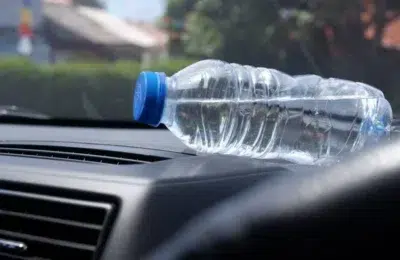 Apa la PET lăsată la peste 35 de grade devine toxică. Traian Băsescu acuză PSD și PNL