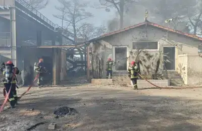 Pompierii romani intervin la un incendiu in Franta. Peste 150 de butelii GPL evacuate din camping