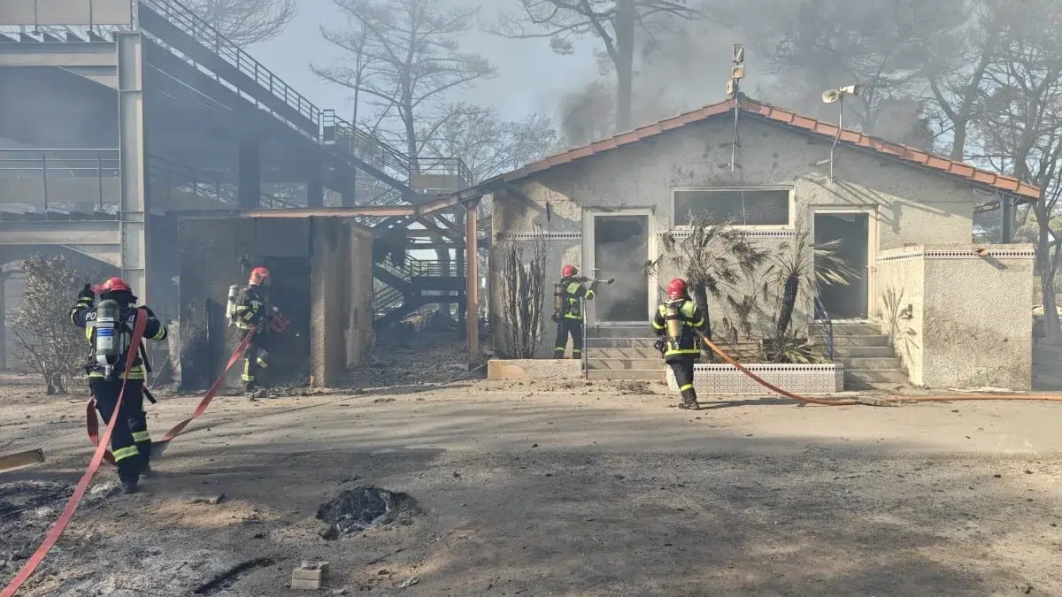 pompieri romani incendiu Franta