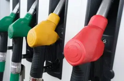 Prețul benzinei standard ajunge la 8,58 lei pe litru. Cât costă carburanții în marile orașe