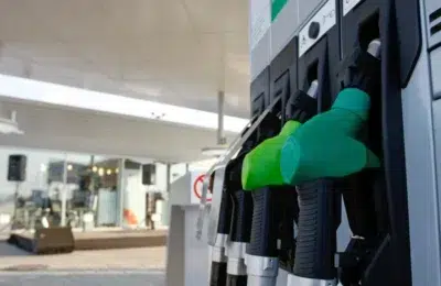 Motorina se scumpeste la 10 lei pe litru pana in septembrie. Analiza arata impactul crizei din Golf