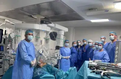 Medicii de la Fundeni inaugureaza robotul da Vinci 5. O pacienta cu cancer a fost operata