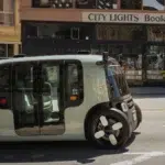 Amazon recheama 105 robotaxiuri Zoox. O masina autonoma a intrat in zona unui incendiu