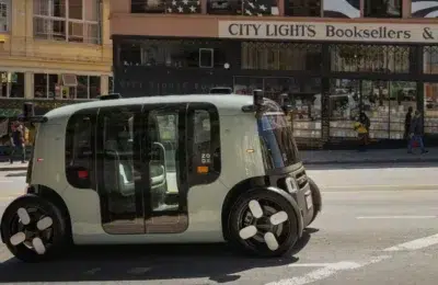 Amazon recheama 105 robotaxiuri Zoox. O masina autonoma a intrat in zona unui incendiu