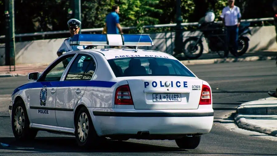 Romanca de 42 de ani arestata in Creta. A torturat o femeie din Rusia timp de o luna