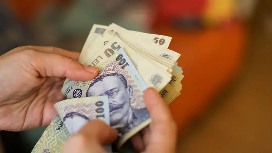 Sindicatele cer salariu minim brut de 5.000 de lei din 2027. Angajatii pierd 340 de lei lunar
