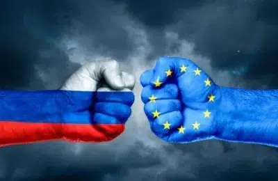 Uniunea Europeana plafoneaza petrolul rusesc la 44 de dolari. Ce restrictii noi apar