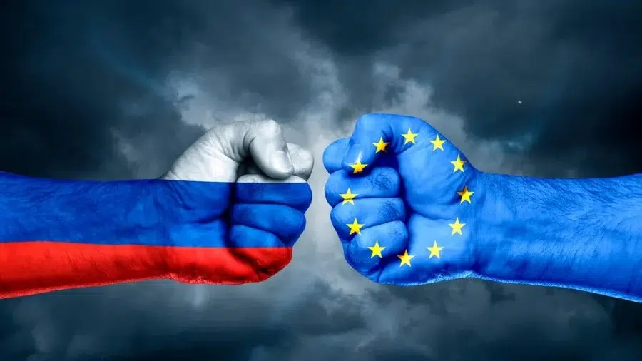 Uniunea Europeana plafoneaza petrolul rusesc la 44 de dolari. Ce restrictii noi apar