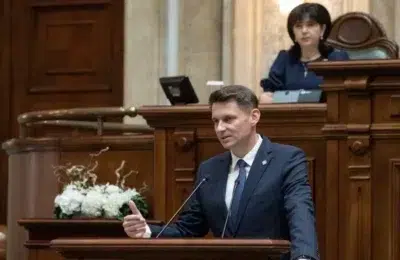 PNL cere sesiune extraordinară pentru banii din PNRR. Bolojan cheamă parlamentarii din vacanță