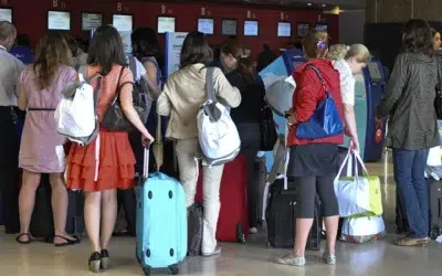 Haos pe aeroporturile europene din cauza noului sistem EES. Companiile aeriene cer suspendarea
