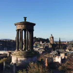 Edinburgh introduce o taxa turistica de 5 procente. Romanii vor plati mai mult pentru cazare