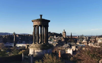 Edinburgh introduce o taxa turistica de 5 procente. Romanii vor plati mai mult pentru cazare