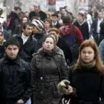 Salariile românilor cresc rapid dar populația activă scade. Spania conduce topul economic european