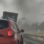 O tornada rastoarna doua camioane pe autostrada in Franta. 53.000 de locuinte raman fara curent