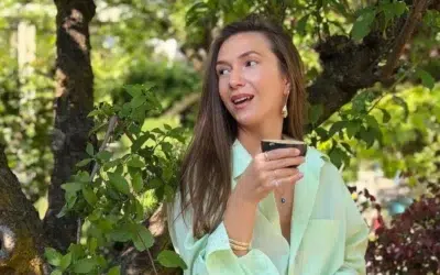 Adela Popescu alege o rochie transparentă la o nuntă. Cum comentează Cosmin Seleși ținuta