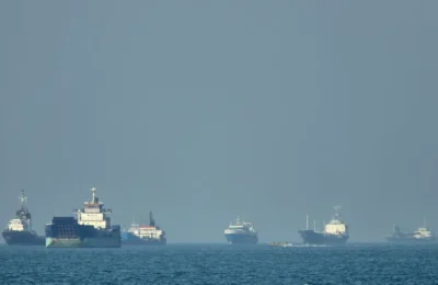 SUA și Iran redeschid Strâmtoarea Ormuz pentru 60 de zile. Acordul elimină taxele de tranzit