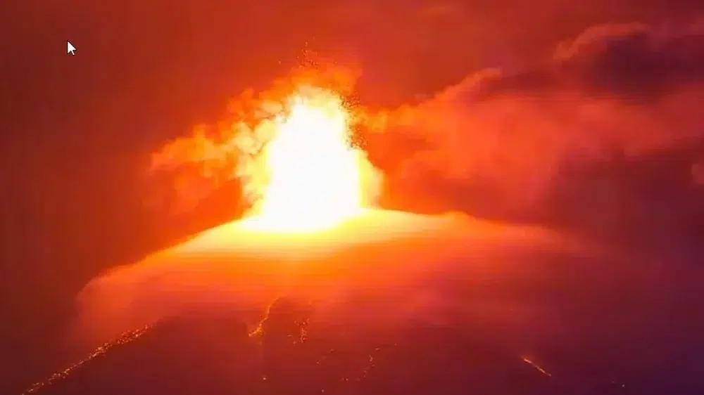 Vulcanul Fuego erupe in Guatemala. Autoritatile impun cod portocaliu si evacueaza satele