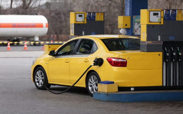 acciză motorină, Benzina standard costă minimum 9,51 lei, iar motorina 10,14 lei în București. Cum intră în joc acciza