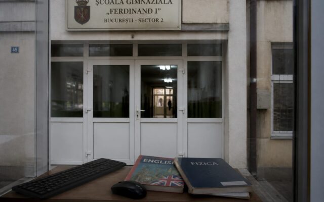 admitere liceu, La Școala Ferdinand I din București, elevii de clasa a VIII-a au făcut Informatică cu secretara, iar
