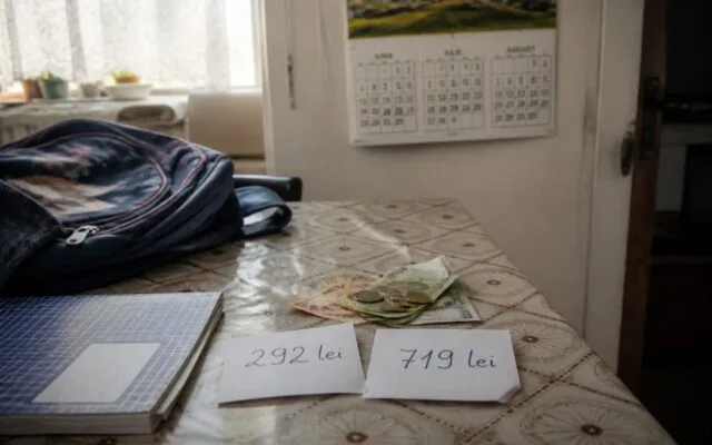 alocații copii, Mihai Tudose atacă înghețarea alocațiilor la 292 și 719 lei. Ce pierd familiile și elevii vulnerabili din