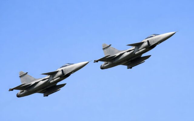 avioane NATO România, Un avion de pasageri a tăcut deasupra României, iar NATO a ridicat două avioane din Ungaria