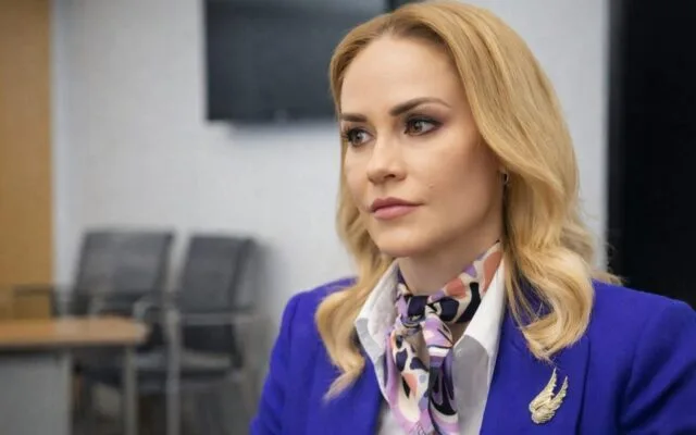 burse sociale elevi, Gabriela Firea atacă proiectul care taie bursa socială de 300 de lei. Ce se poate întâmpla cu peste