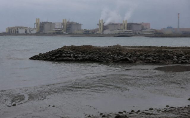 Cernavodă soluții răcire reactoare, Cernavodă. Autoritățile pregătesc un epiu de 150 de metri sau un dig mobil pentru