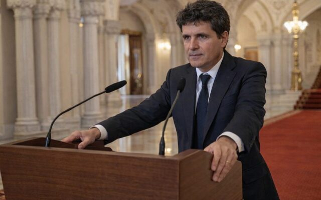 cod de TVA anulat, Nicușor Dan a promulgat legea care șterge TVA retroactiv cerut de ANAF. Cine scapă de datorii și cum își