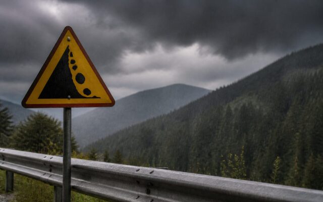 Cod galben, ANM a emis două noi coduri galbene, cu 37°C în vest și sud-vest. Ce zone intră sub furtuni și când lovește