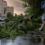 ANM a emis Cod portocaliu de furtuni în mai multe județe, cu rafale de 80 km/h. Ce riscuri aduce alerta imediată