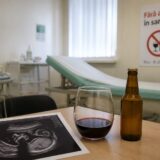 consum alcool sarcină, Una din patru femei a consumat alcool în sarcină, iar 55% nu au vorbit cu medicul. Miturile rămân