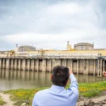 Patru barje sunt scufundate in Dunare pentru centrala Cernavoda. Debitul a scazut la 1400 metri cubi
